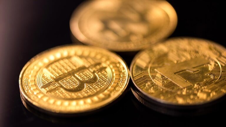Gold vs. Bitcoin: What Is the Ultimate Safe Haven in 2025?
