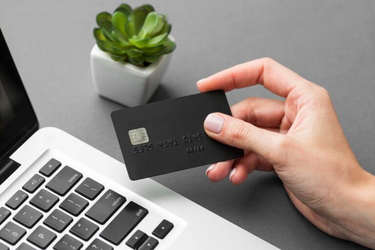 How to Get a Credit Card for the First Time: A Beginner’s Guide